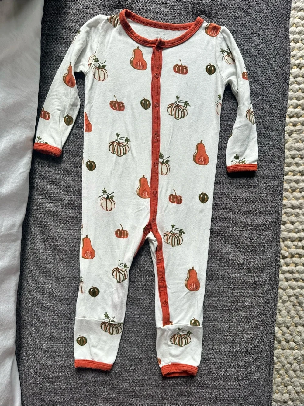 Kyte BABY White Pumpkin-Print One-Piece with Snaps 18-24